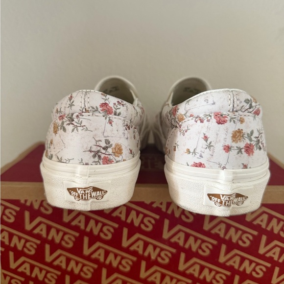 VANS Women’s 6.5 Vintage Floral Marshmallow Classic Slip On Sneakers CLEAN - Picture 6 of 9